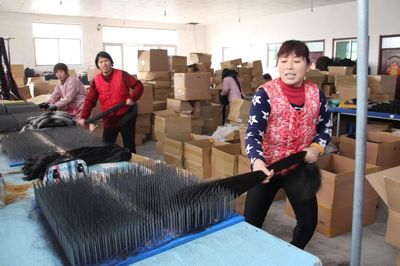 梁山縣“扶貧微工廠(chǎng)”產(chǎn)品揚(yáng)帆出海，創(chuàng)新廣告設(shè)計(jì)打開(kāi)國(guó)際銷(xiāo)路